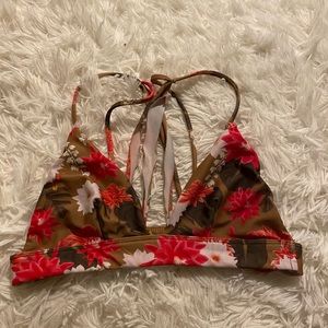 Acacia lei day top